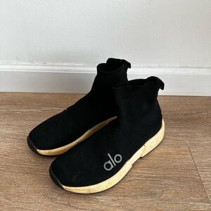 ALO Yoga velocity knit sneaker